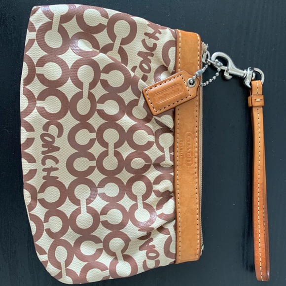 Coach Handbags - Coach Wristlet Coach Handbags - Coach Wristlet